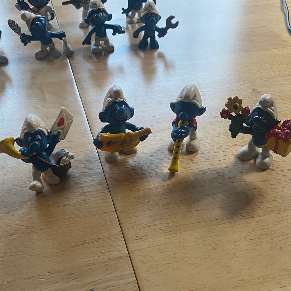 Blue Smurf-Inspired Collectible Figurine Set - Blue & White Play Figures - Picture 4 of 6